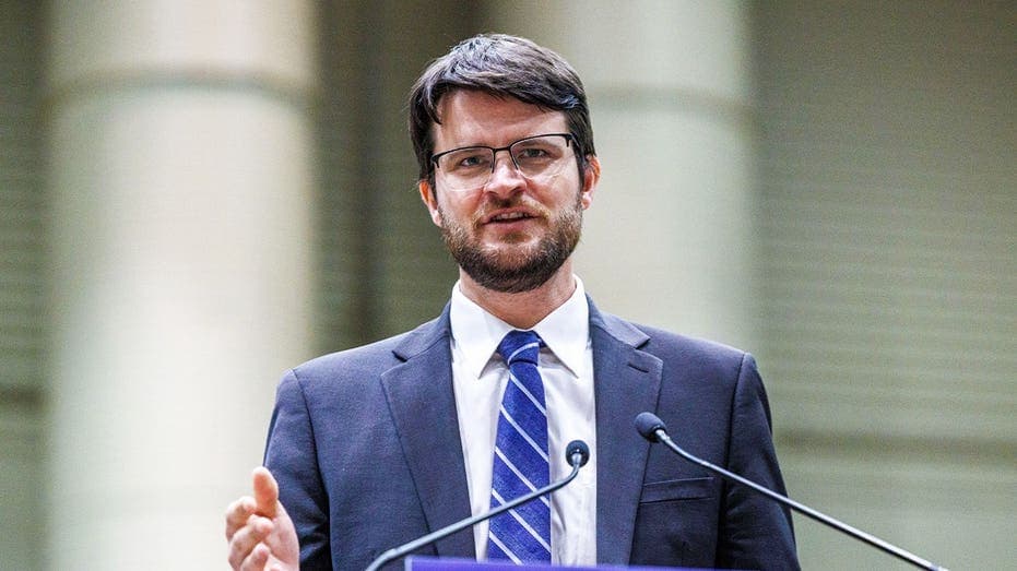 Democrats double down on convicted radical-left firebrand, fracturing party