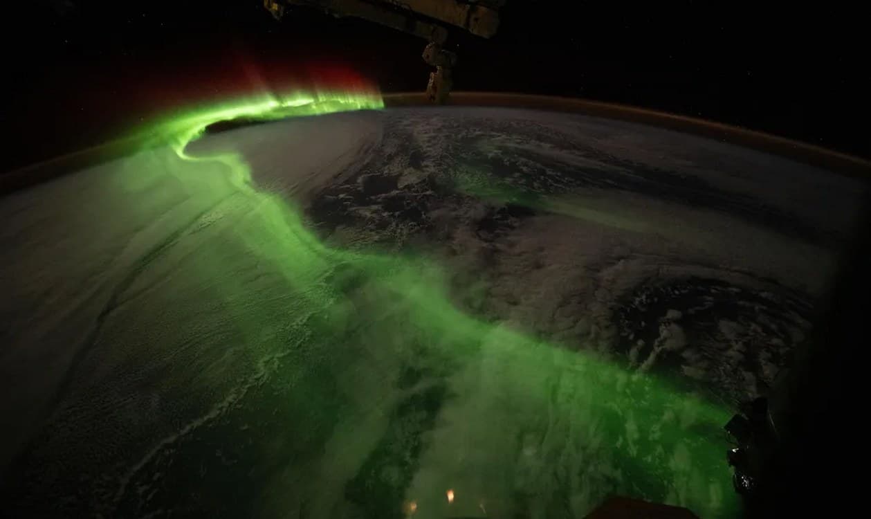 Astronaut Captures Aurora Australis Dancing Over Earth