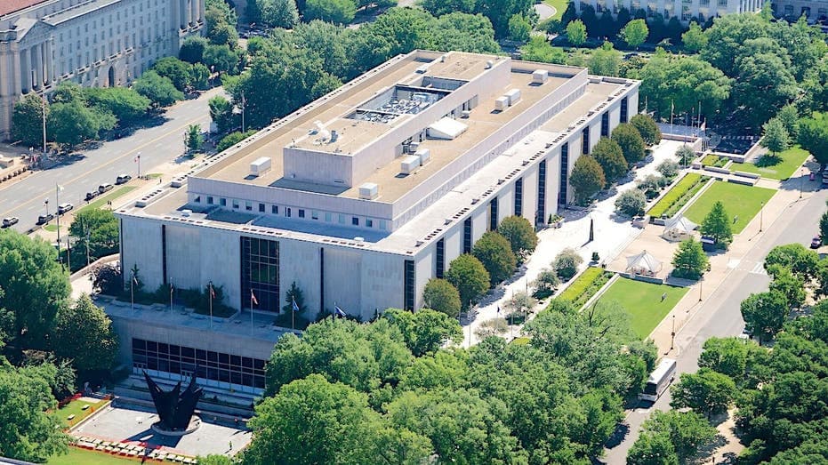 Trump takes aim at Smithsonian's sprawling, untouchable empire